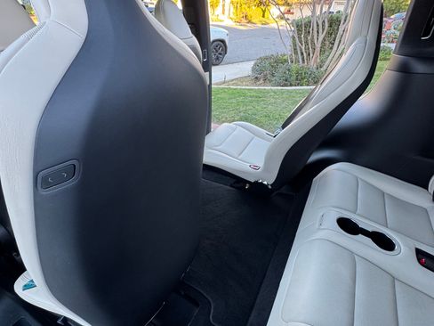 Used 2023 Tesla Model X image 9