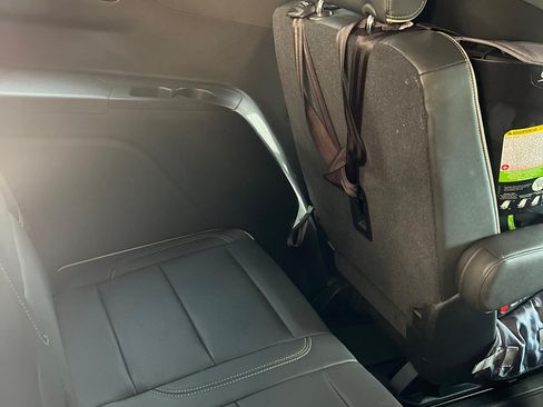 Used 2021 GMC Yukon SLT w/ SLT Luxury Package RWD image 18