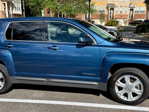 Used 2017 GMC Terrain SLE FWD image 1