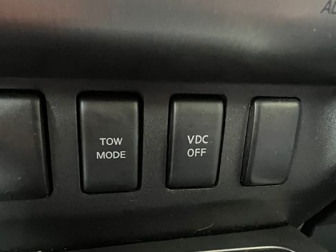 Used 2011 Nissan Titan SV w/ SV Premium Utility Pkg AWD/4WD image 10
