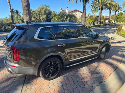 Used 2020 Kia Telluride SX w/ SX Prestige Package image 4