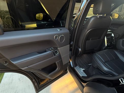 Used 2018 Land Rover Range Rover Sport HSE image 9