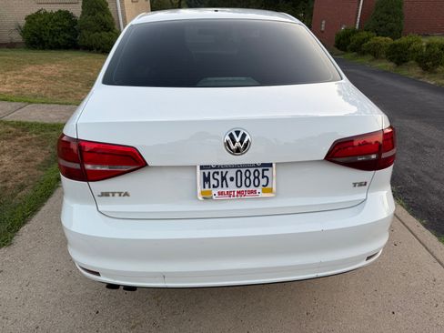 Used 2017 Volkswagen Jetta S image 4