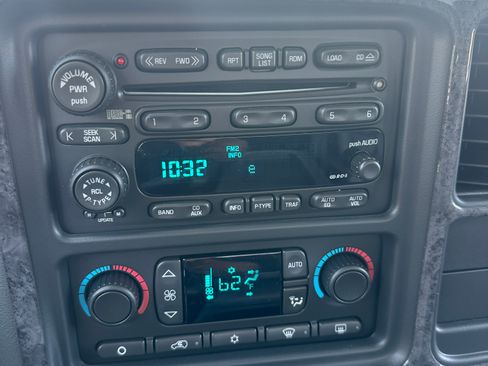 Used 2004 GMC Sierra 3500 SLT w/ Heavy-Duty Power Package image 25