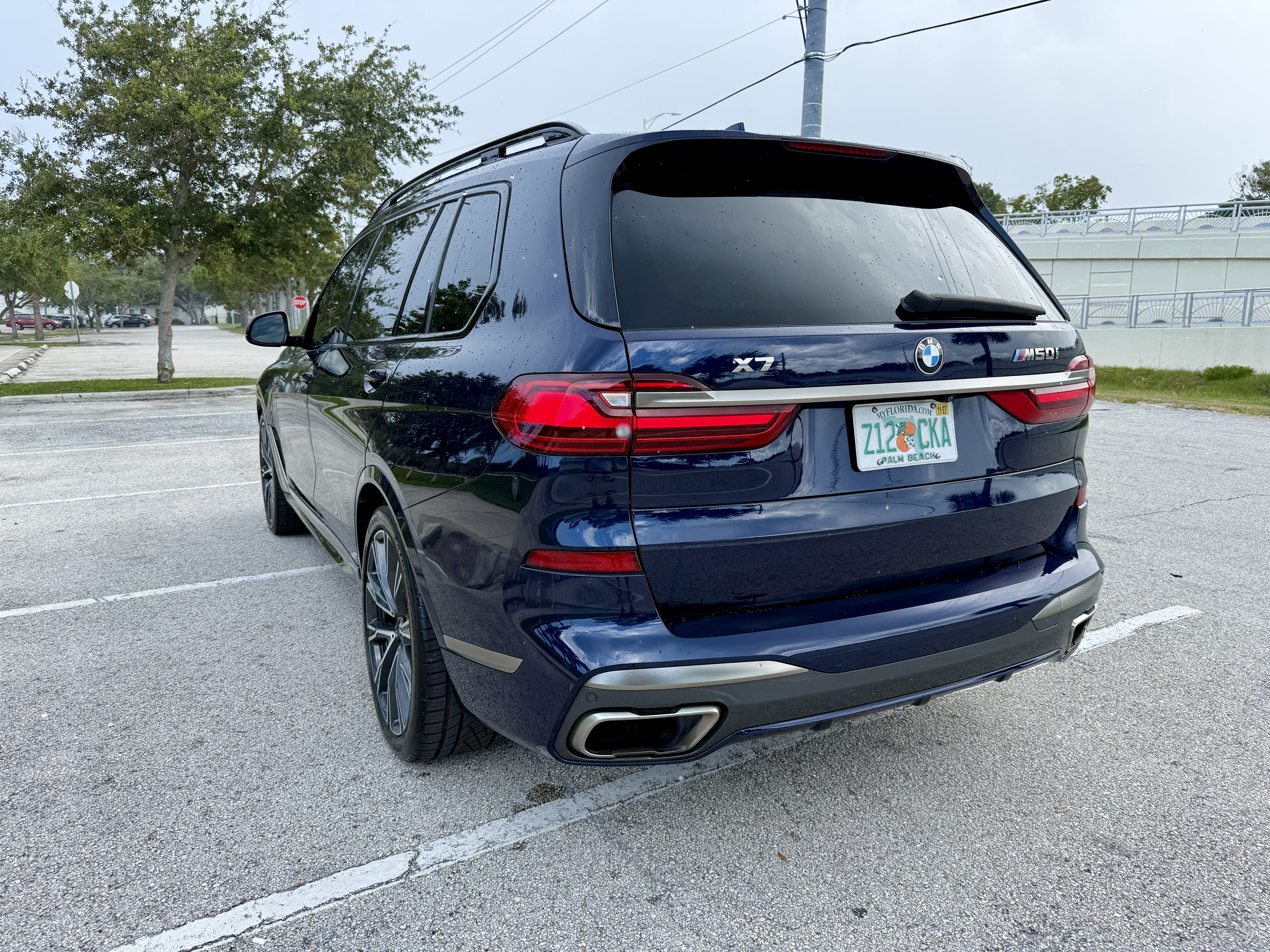 Used 2021 BMW X7 M50i w/ Dynamic Handling Package AWD/4WD image 12