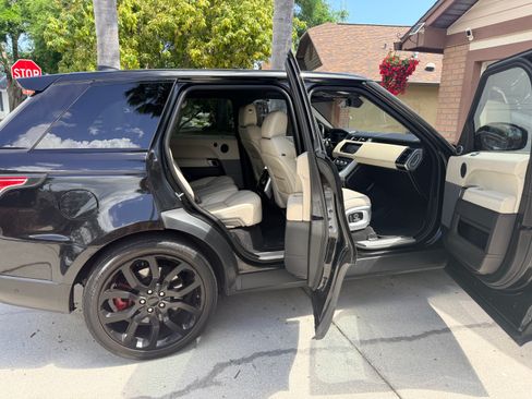 Used 2017 Land Rover Range Rover Sport image 2