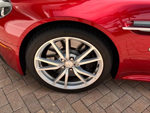 Used 2015 Aston Martin V8 Vantage Roadster RWD image 36