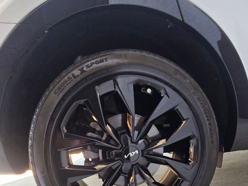 Used 2023 Kia Sorento SX image 17