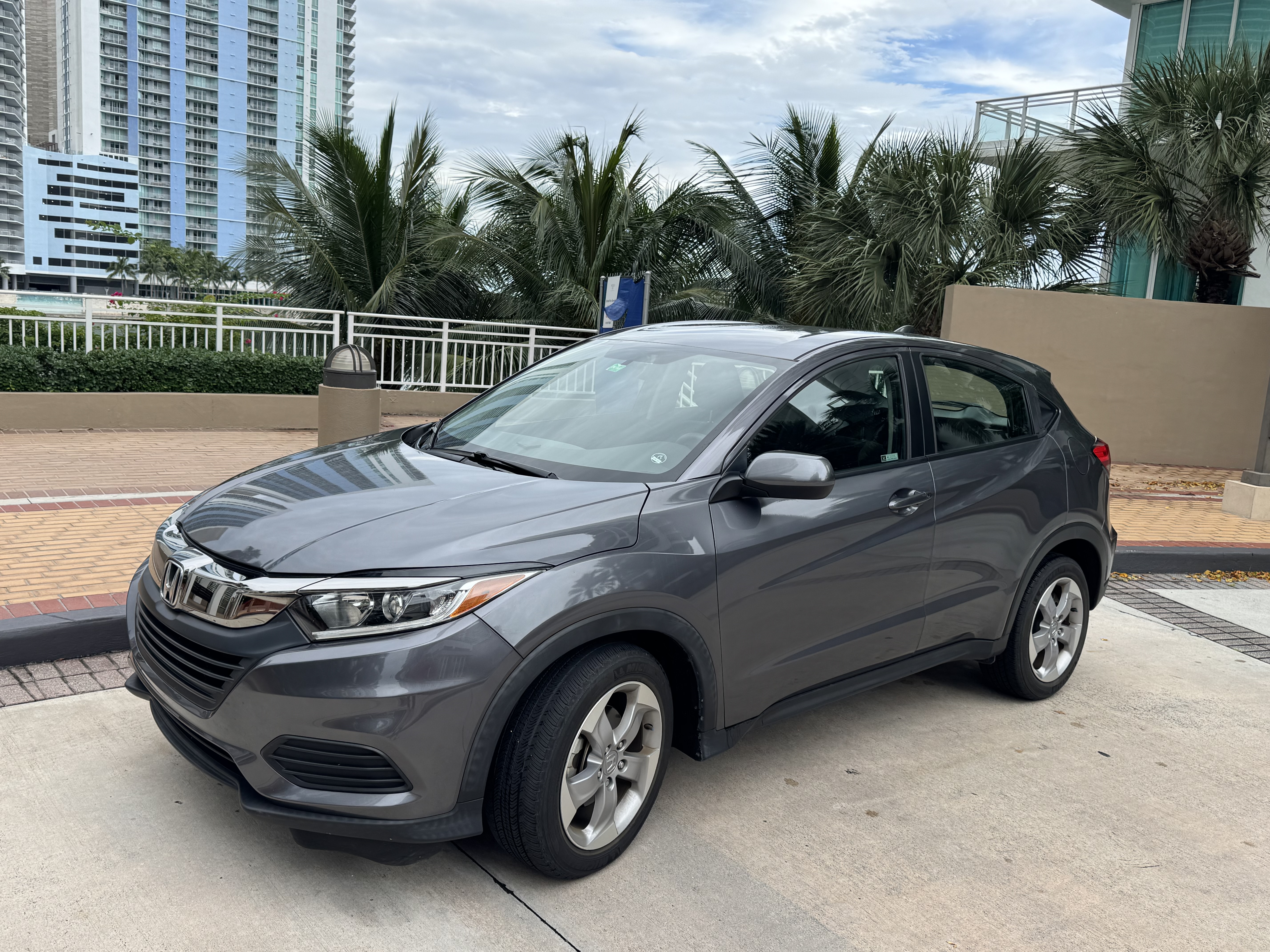 Used 2021 Honda HR-V LX image 2