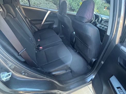 Used 2018 Toyota RAV4 LE w/ Carpet Mat Package image 14