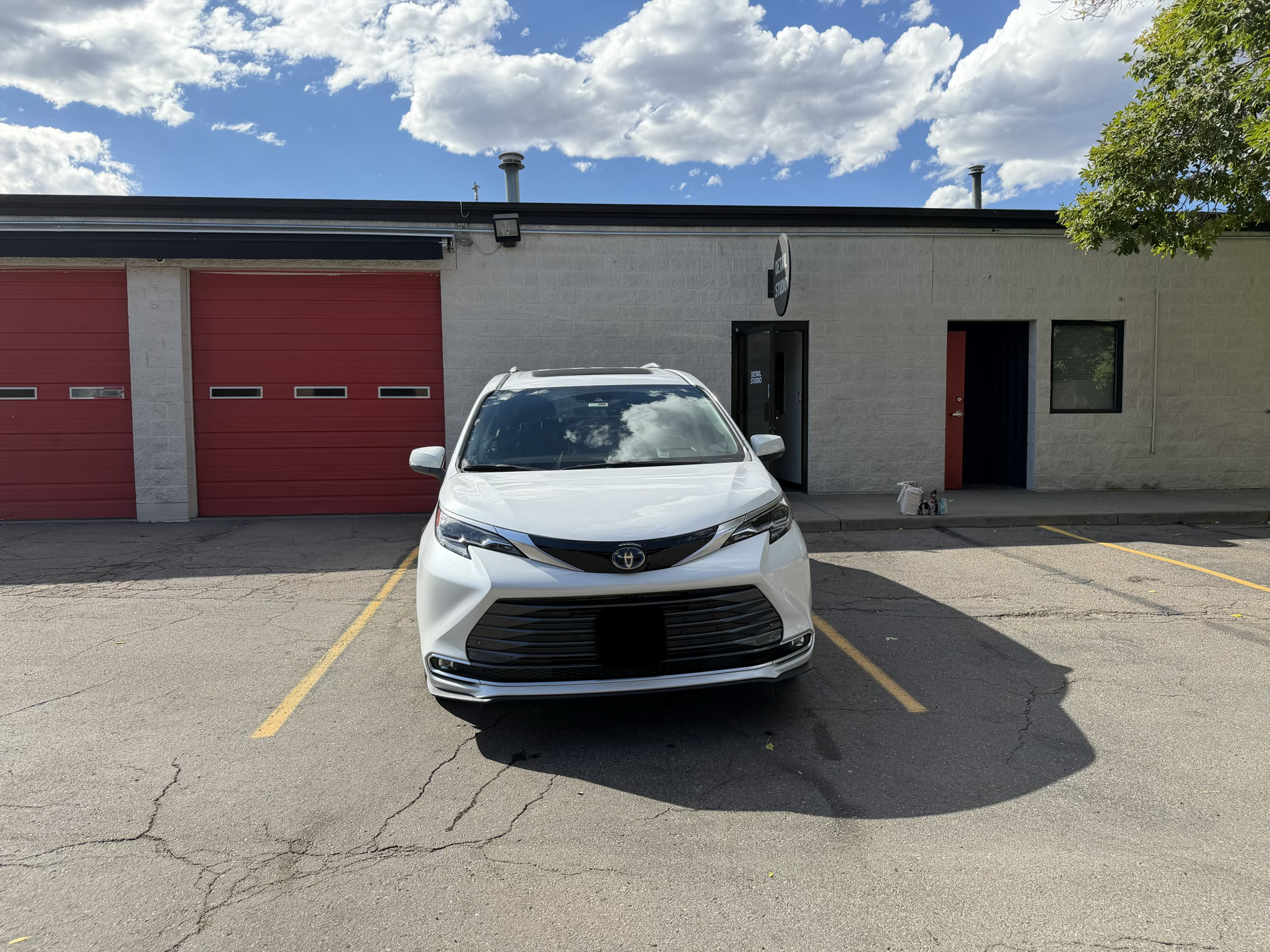 Used 2024 Toyota Sienna Platinum AWD/4WD image 5
