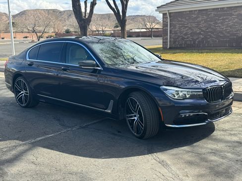 Used 2016 BMW 740i image 8