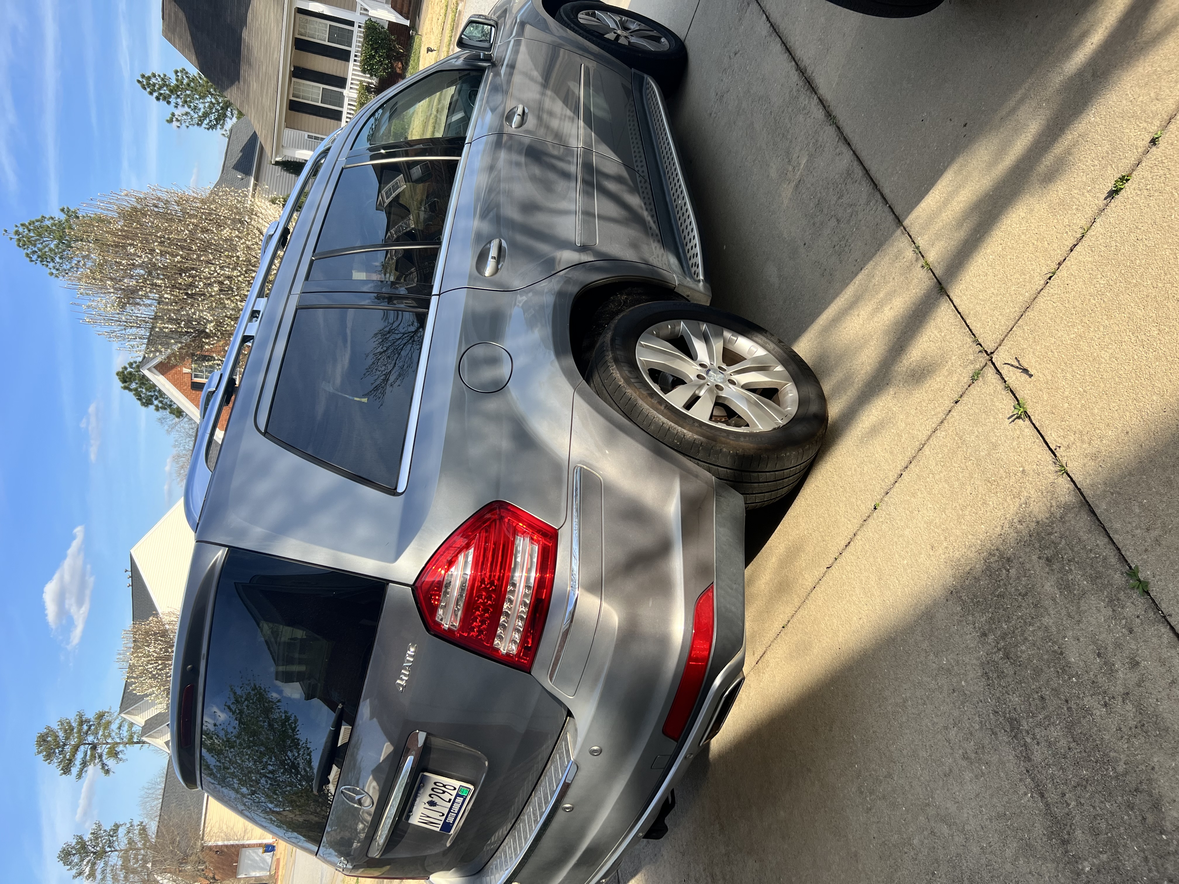 Used 2011 Mercedes-Benz GL 450 4MATIC image 2