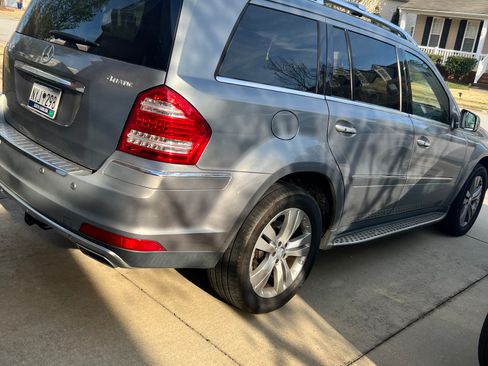 Used 2011 Mercedes-Benz GL 450 4MATIC image 2