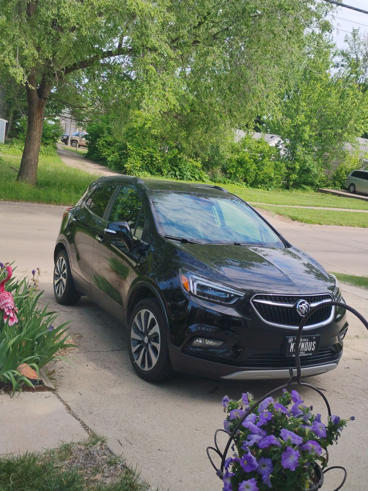 Used 2019 Buick Encore Essence w/ Safety Package II AWD/4WD image 1