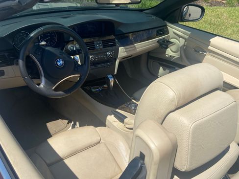 Used 2010 BMW 328i Convertible RWD image 6
