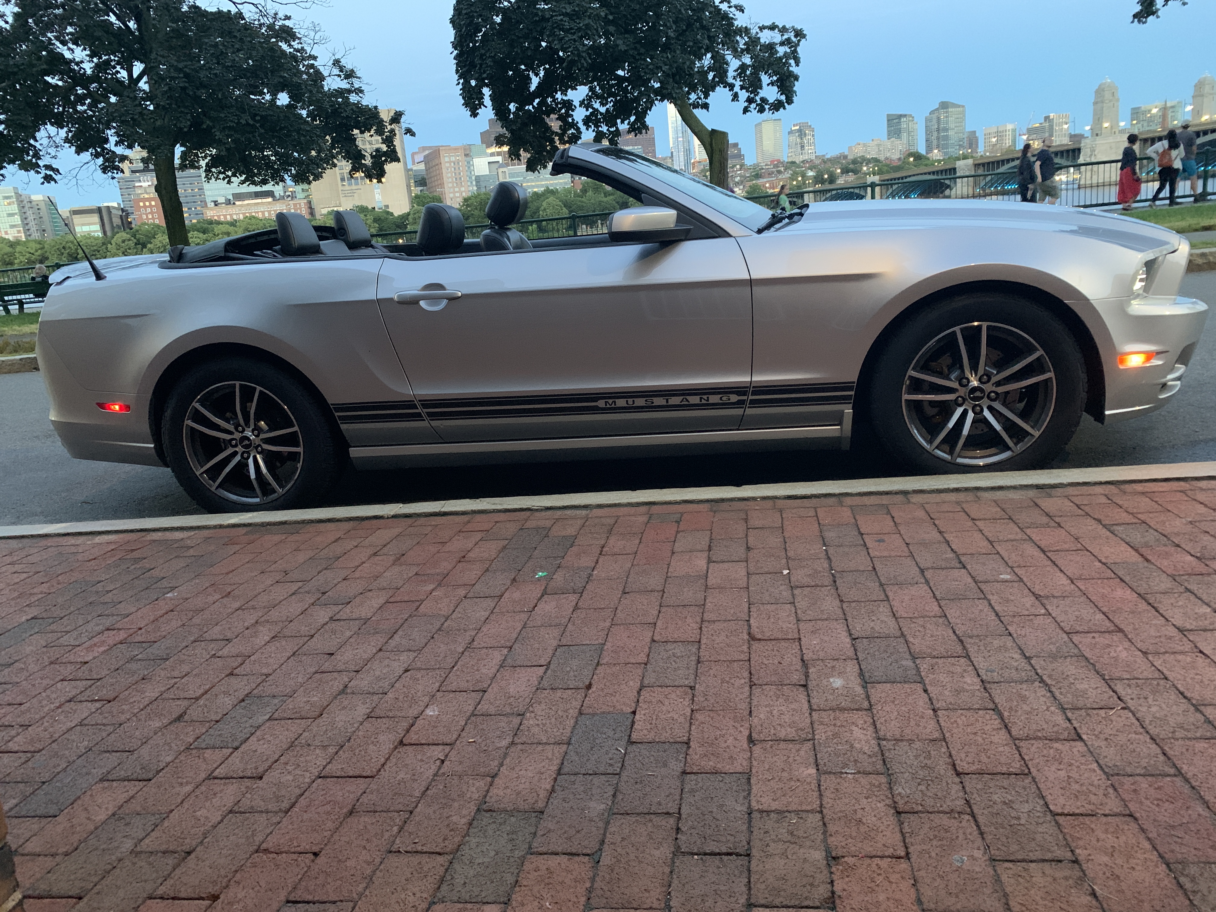 Used 2013 Ford Mustang Premium RWD image 8
