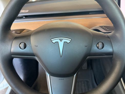 Used 2019 Tesla Model 3 Standard Range Plus image 11