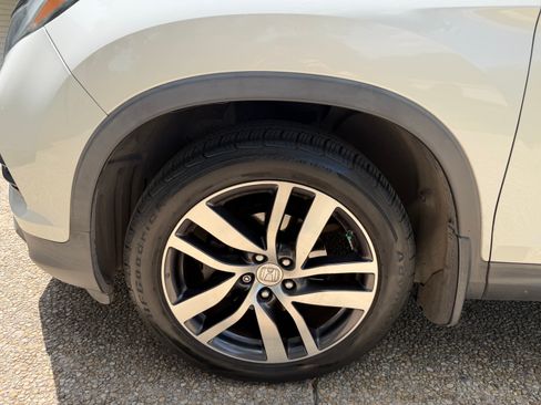 Used 2017 Honda Pilot Touring image 17