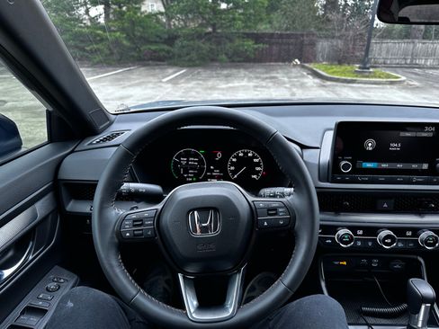 Used 2024 Honda CR-V Sport image 2