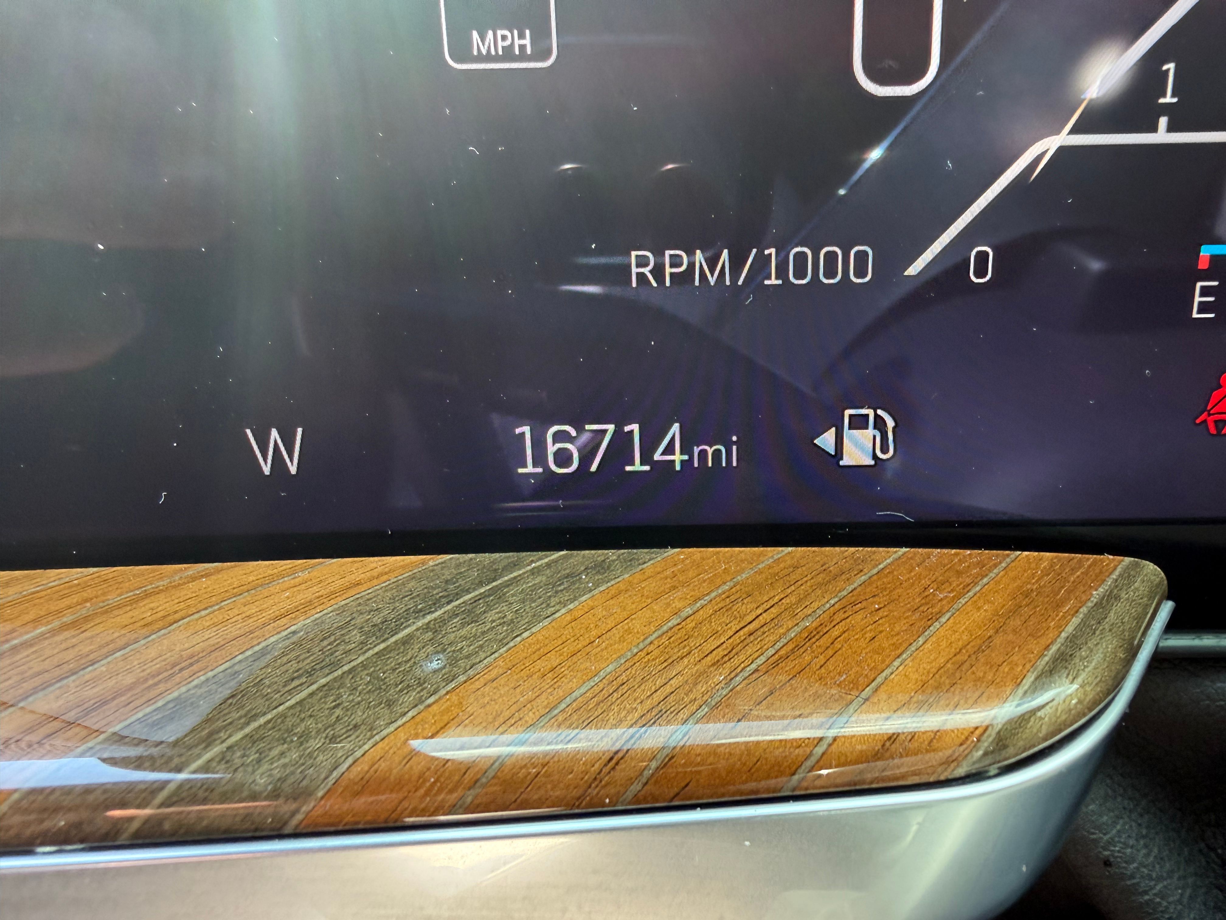 Used 2025 Cadillac Escalade Sport Platinum w/ LPO, ONYX Package AWD/4WD image 9