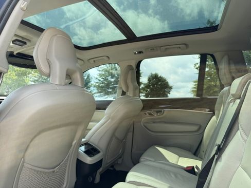 Used 2016 Volvo XC90 T6 Momentum w/ Momentum Plus Package AWD/4WD image 11