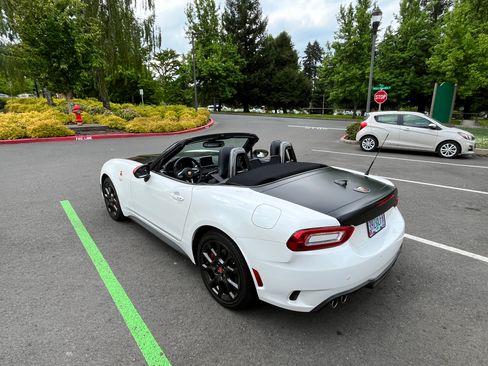Used 2018 FIAT 124 Spider Abarth w/ Convenience Group RWD image 20