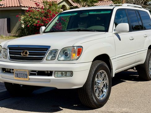 Used 2004 Lexus LX 470 4WD image 2