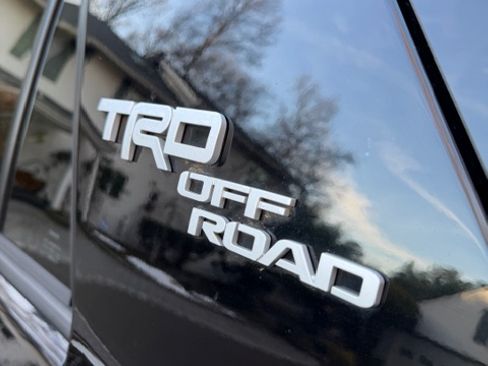 Used 2018 Toyota 4Runner TRD Off-Road Premium image 9