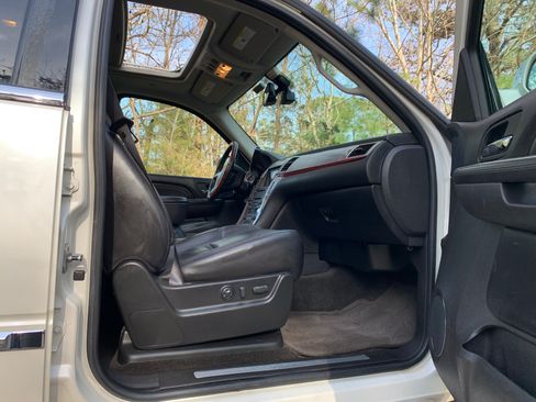Used 2007 Cadillac Escalade 2WD w/ Information Package image 20