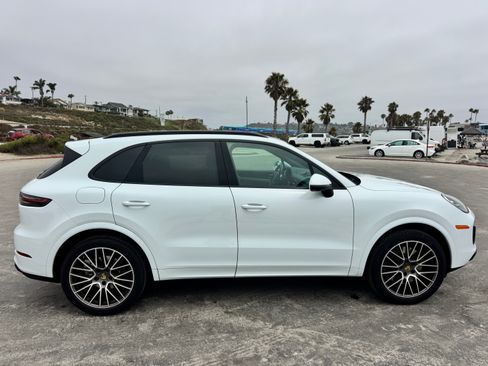 Used 2021 Porsche Cayenne AWD/4WD image 2