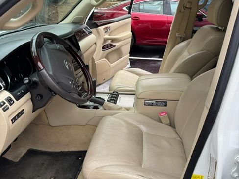 Used 2014 Lexus LX 570 4WD image 9