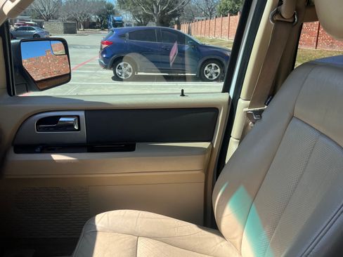 Used 2012 Ford Expedition XLT image 24