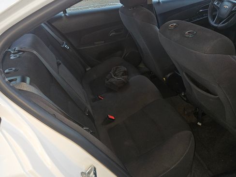 Used 2015 Chevrolet Cruze LT w/ Technology Package image 4