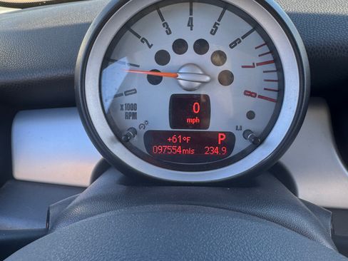 Used 2010 MINI Cooper Hardtop image 13