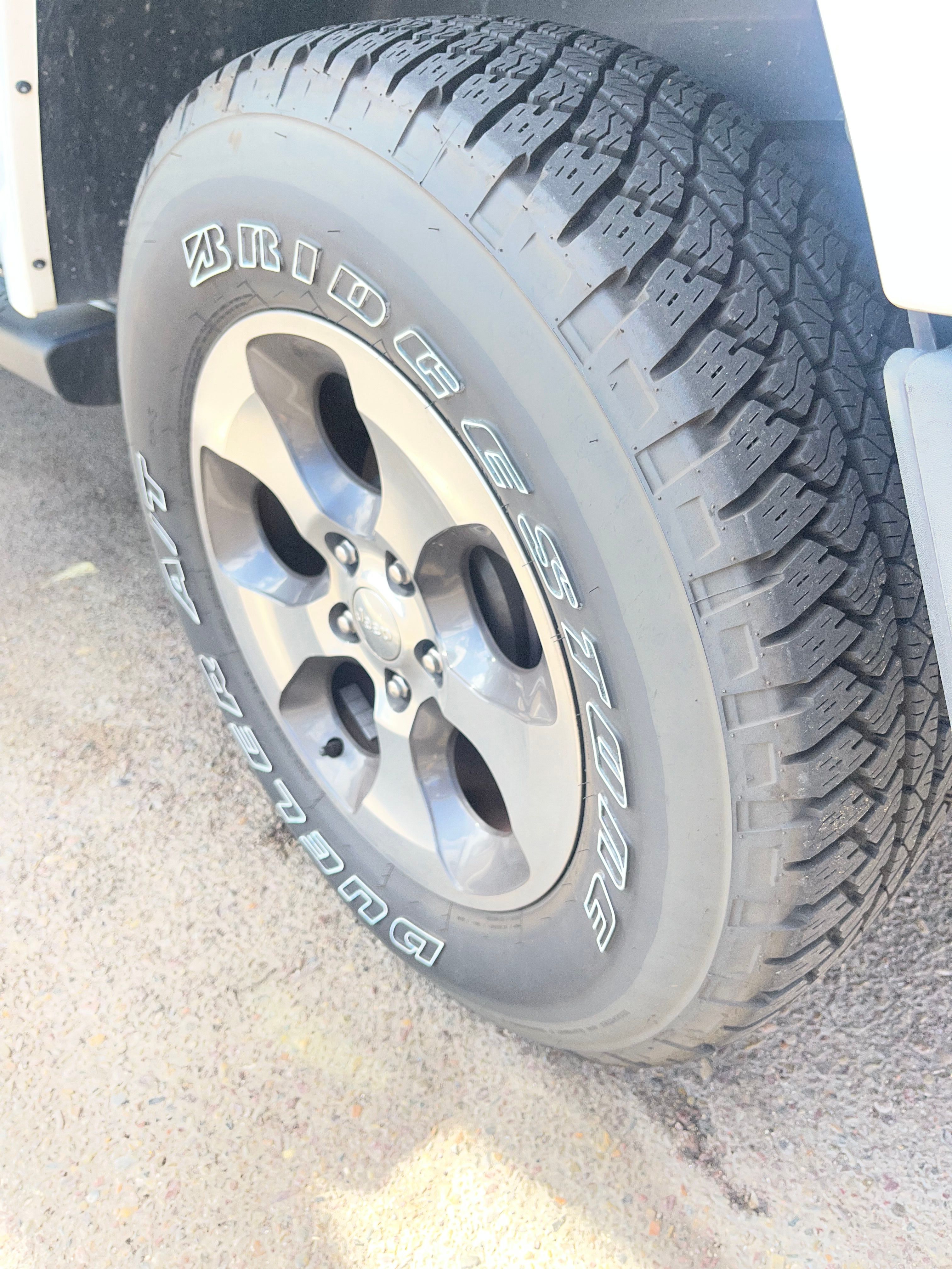 Used 2017 Jeep Wrangler Unlimited Sahara w/ Connectivity Group AWD/4WD image 25