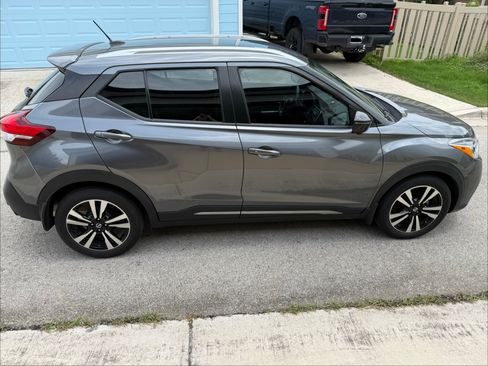 Used 2019 Nissan Kicks SR w/ SR Premium Package FWD image 5