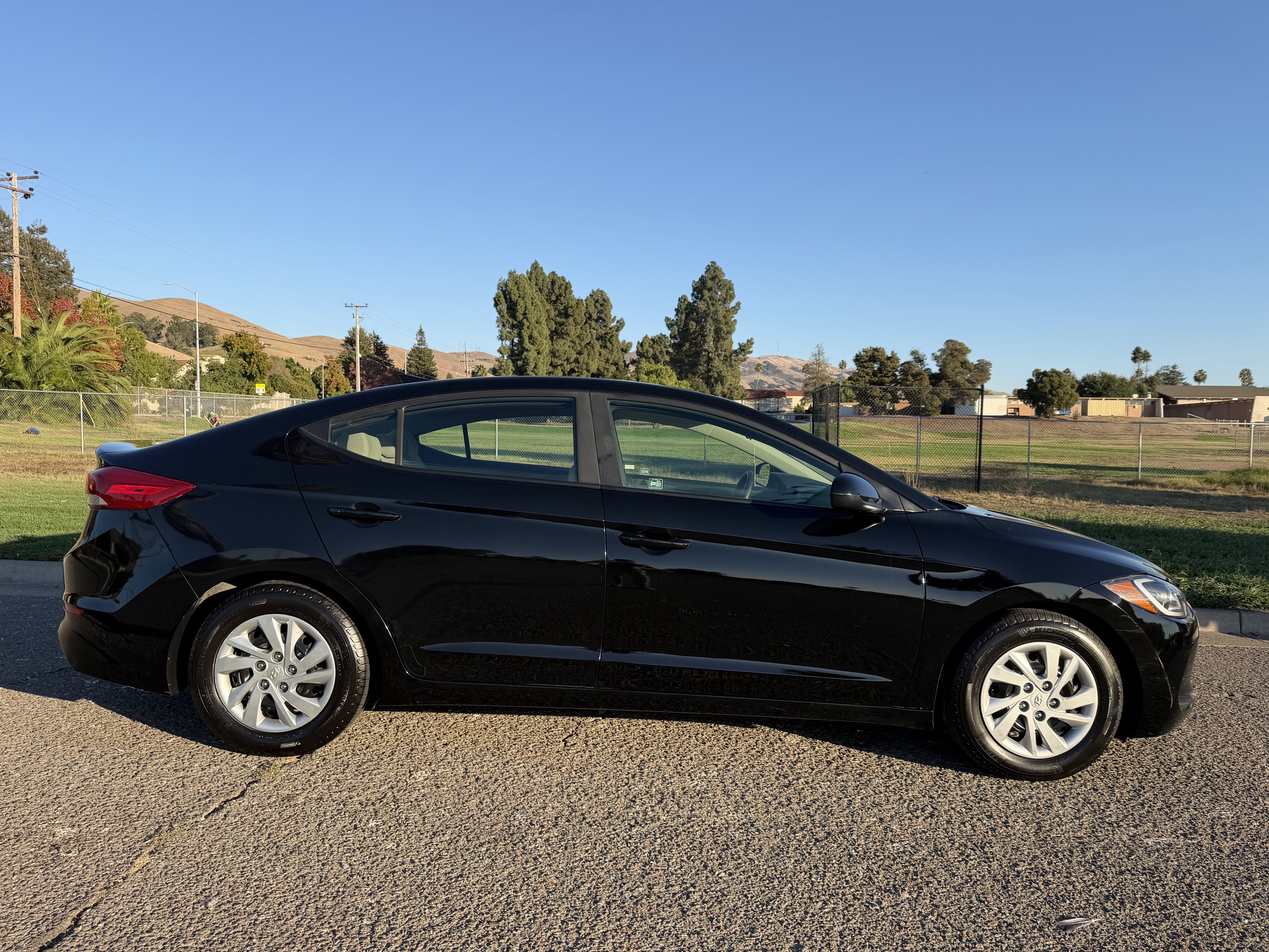 Used 2017 Hyundai Elantra SE FWD image 6