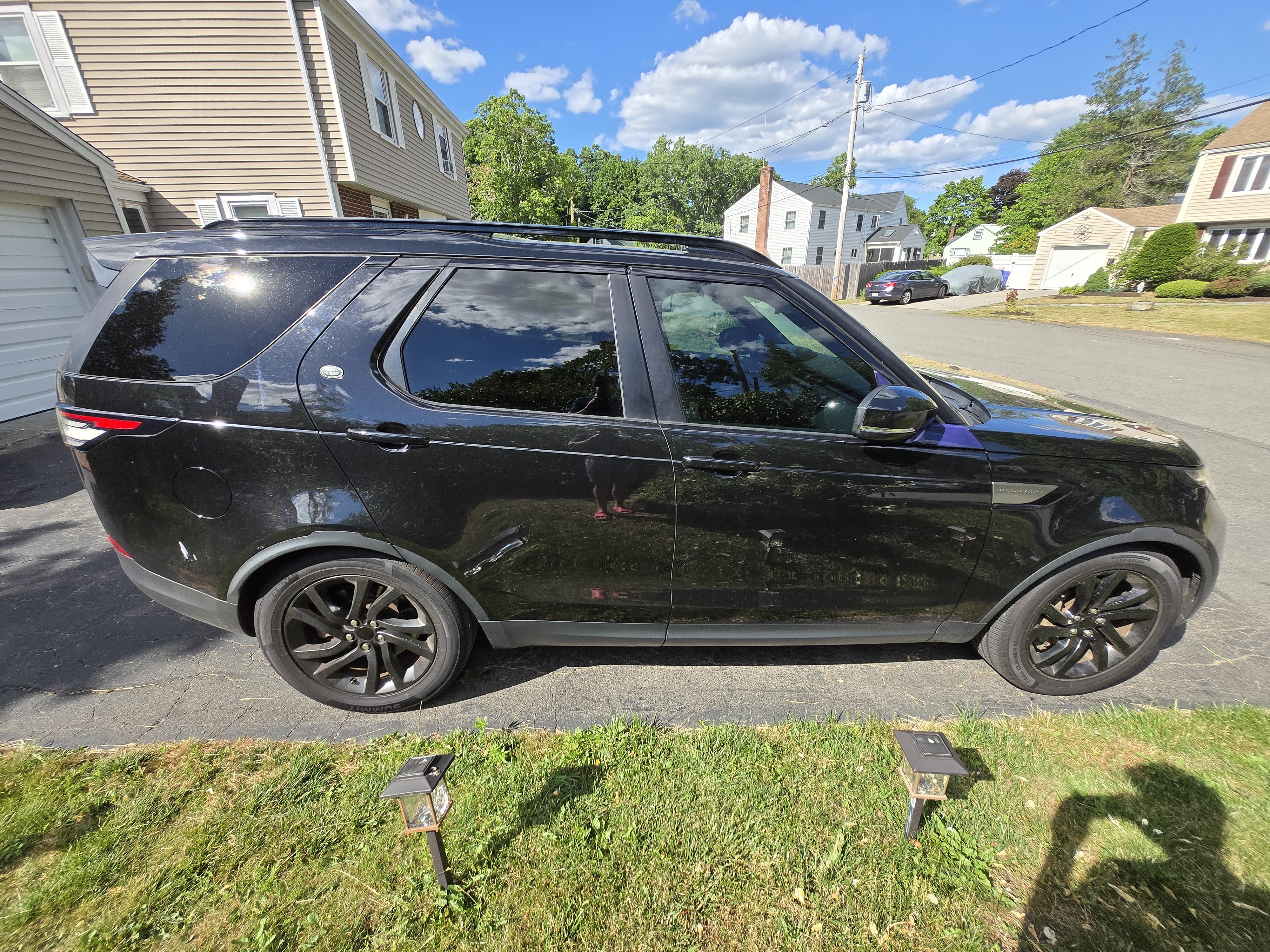 Used 2018 Land Rover Discovery SE AWD/4WD image 2