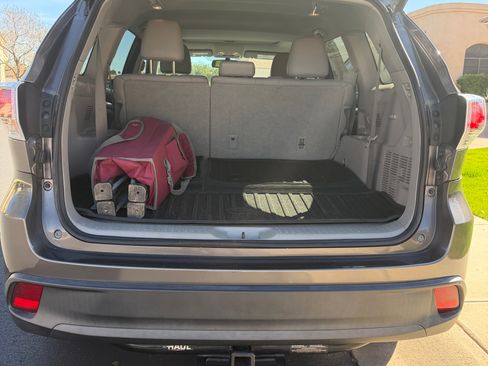 Used 2016 Toyota Highlander XLE image 2