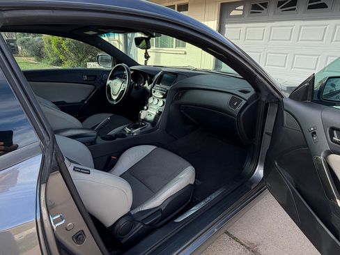 Used 2013 Hyundai Genesis 2.0T image 9