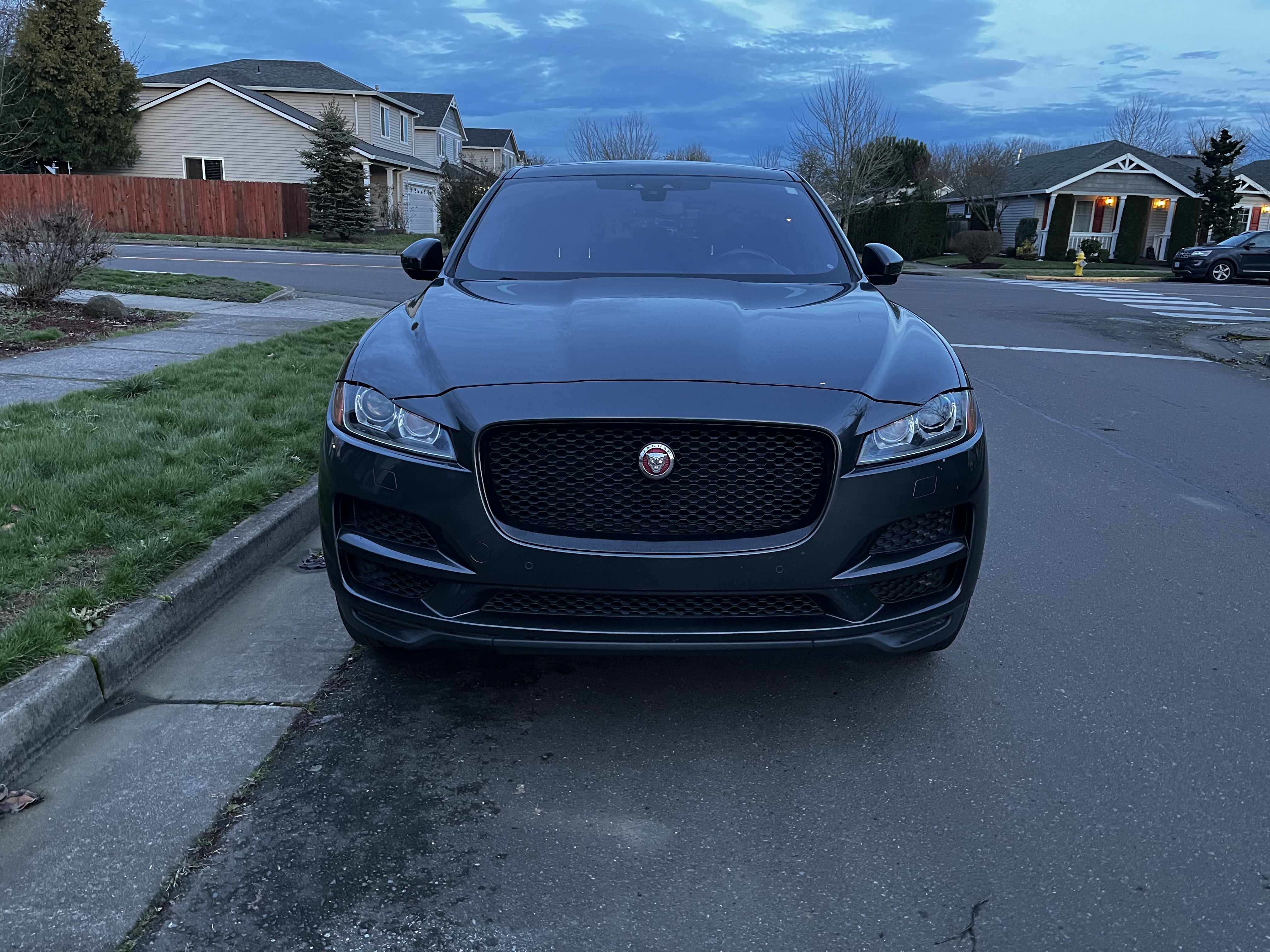 Used 2018 Jaguar F-PACE Premium AWD/4WD image 4