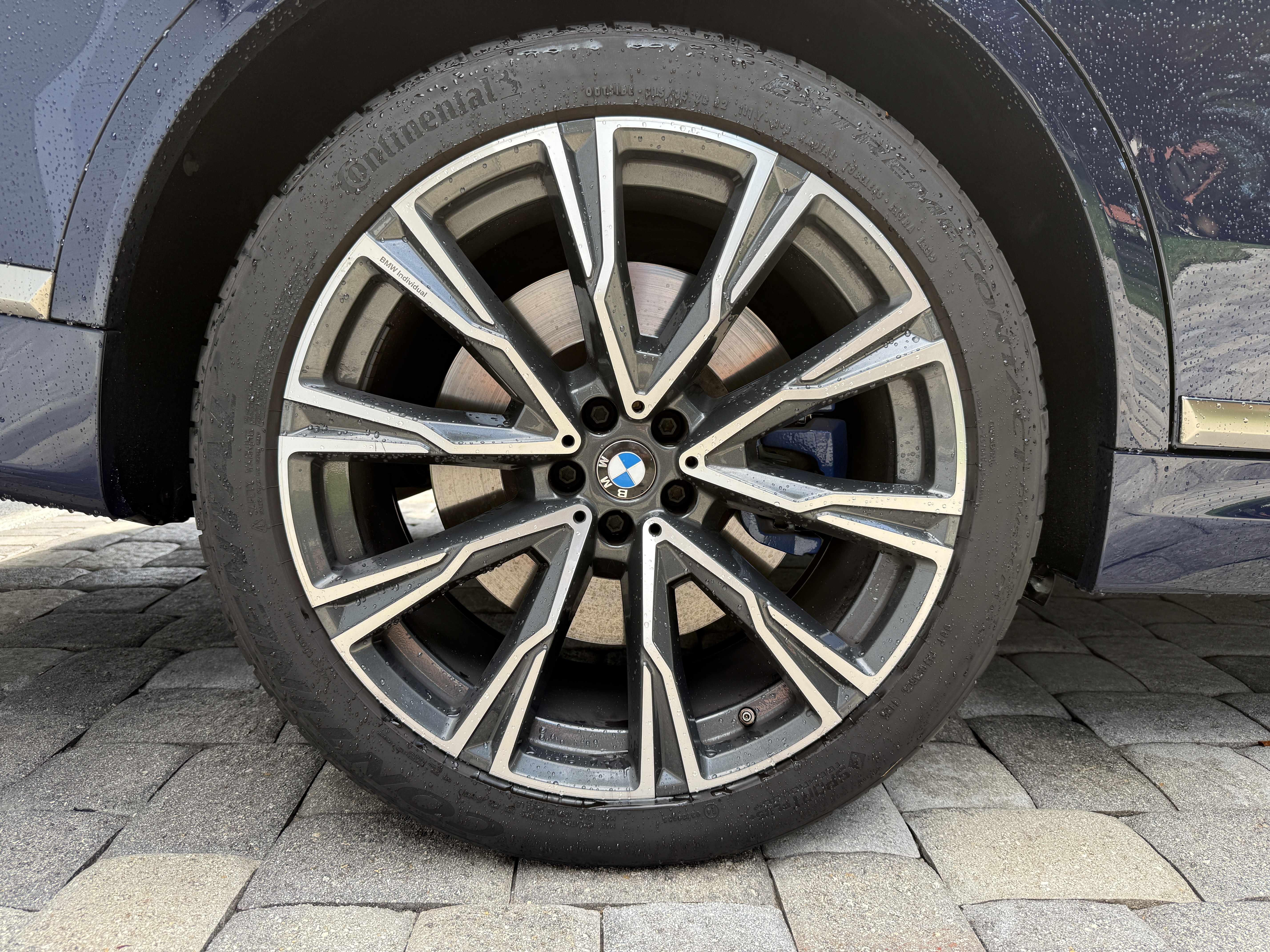 Used 2021 BMW X7 M50i w/ Dynamic Handling Package AWD/4WD image 25