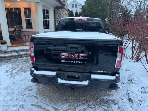 Used 2021 GMC Canyon Denali image 11
