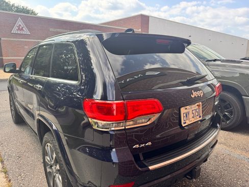Used 2018 Jeep Grand Cherokee Overland AWD/4WD image 5