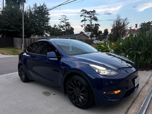 Used 2023 Tesla Model Y Performance AWD/4WD image 14