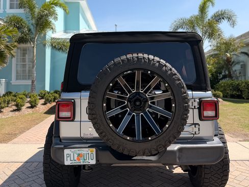 Used 2019 Jeep Wrangler Unlimited Sport S image 11