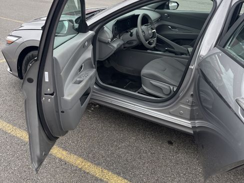 Used 2024 Hyundai Elantra SEL image 11