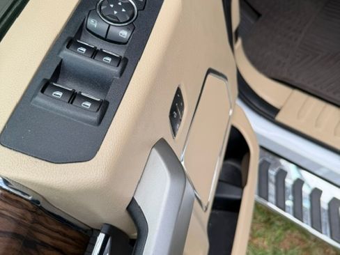 Used 2019 Ford F150 Lariat AWD/4WD image 11