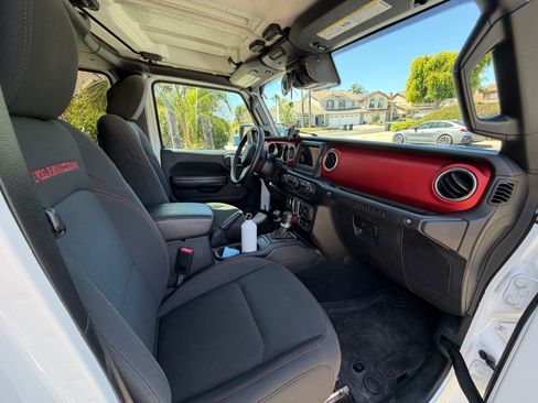 Used 2020 Jeep Wrangler Unlimited Rubicon w/ Steel Bumper Group AWD/4WD image 13